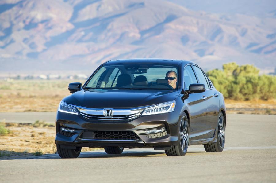  Honda Accord Touring 2016 года  (US) (фото 10 из 33)